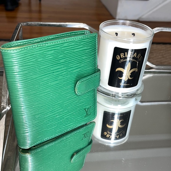Louis Vuitton Handbags - Beautiful emerald Louis Vuitton Epi Wallet Preowned